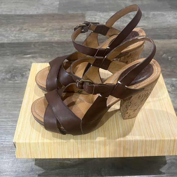 Fossil Heels with Box - Picture 3 of 5